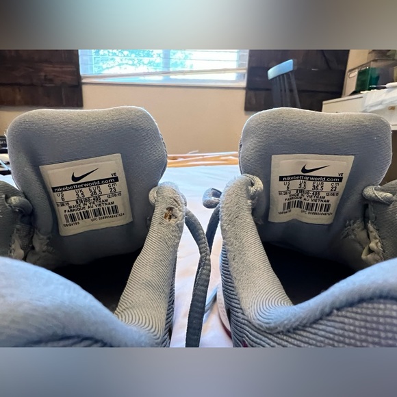 Nike Women Running Shoes - Picture 9 of 9